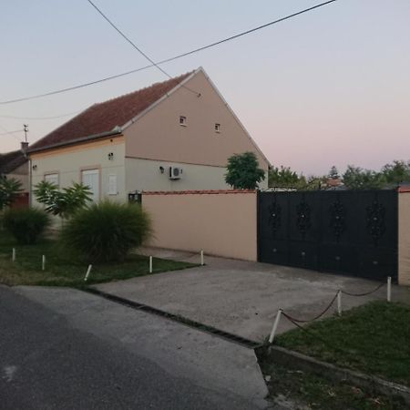Guest House A'Storia Ruma község Kültér fotó